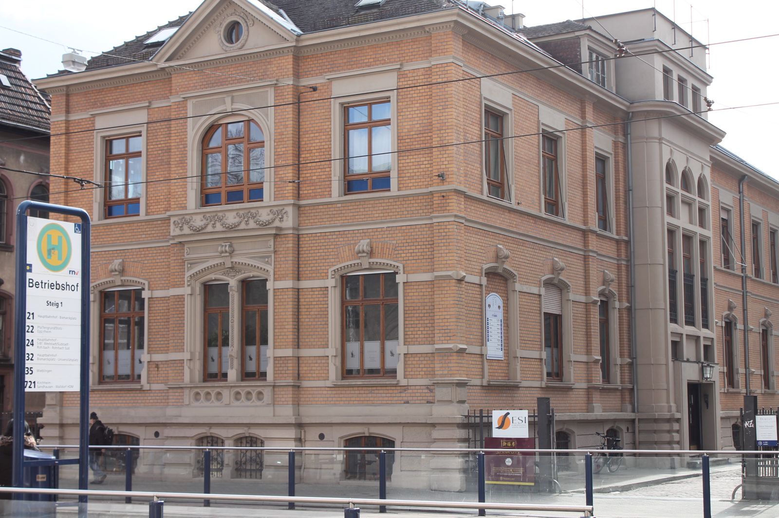 Kanzleigebäude in Heidelberg (Backsteinhaus an der Haltestelle Betriebshof)