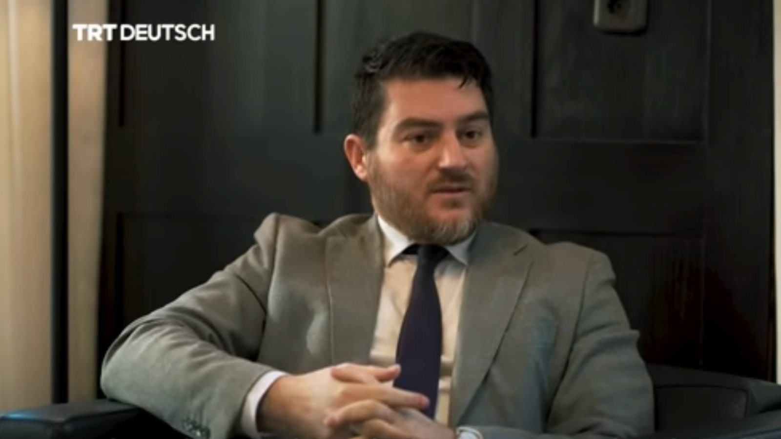Rechtsanwalt Tekinoğlu im Interview mit TRT Deutsch